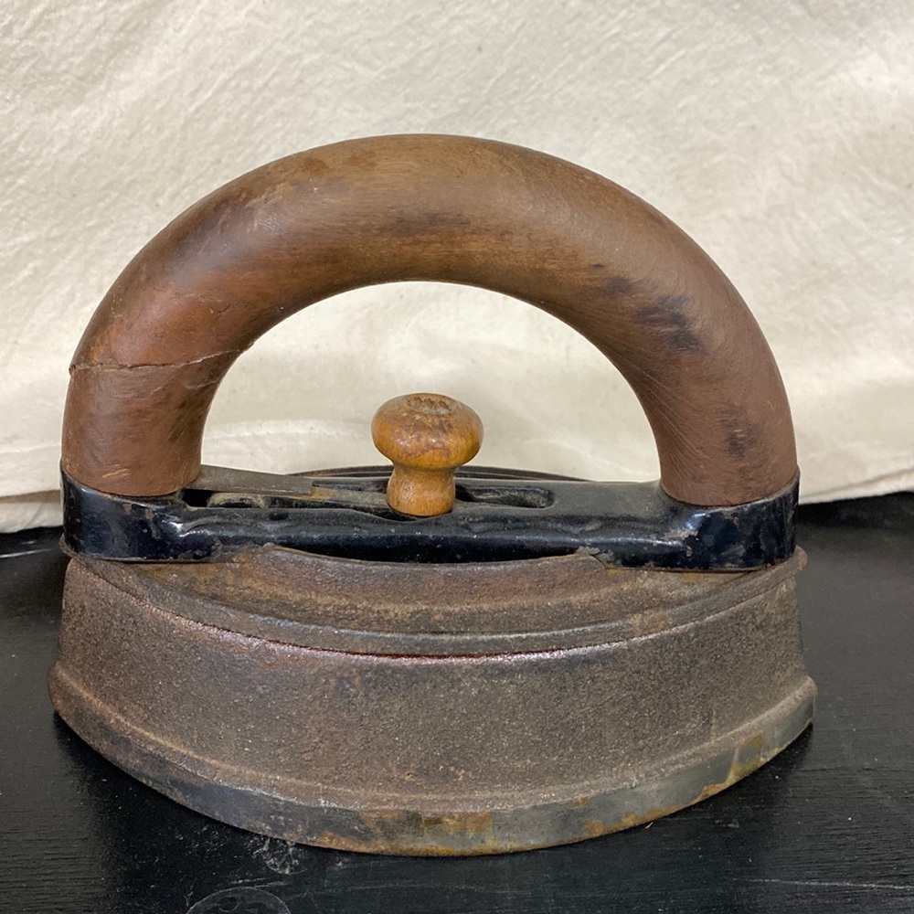 VINTAGE CAST SAD IRON